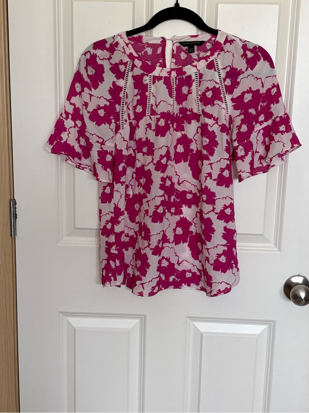 Banana Republic Fuchsia and White Floral Flutter-Sleeve Blouse